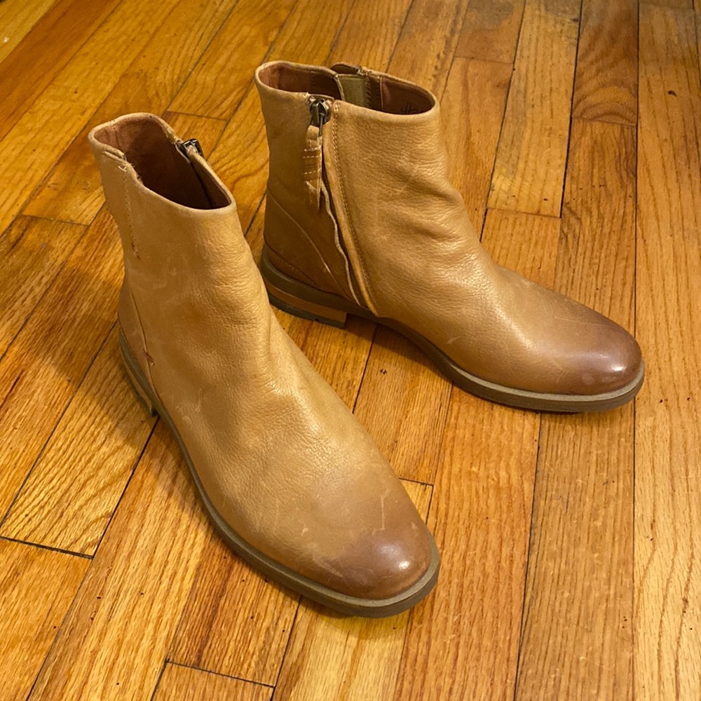 Franco Sarto Blonde Tan Hyla Ankle boots